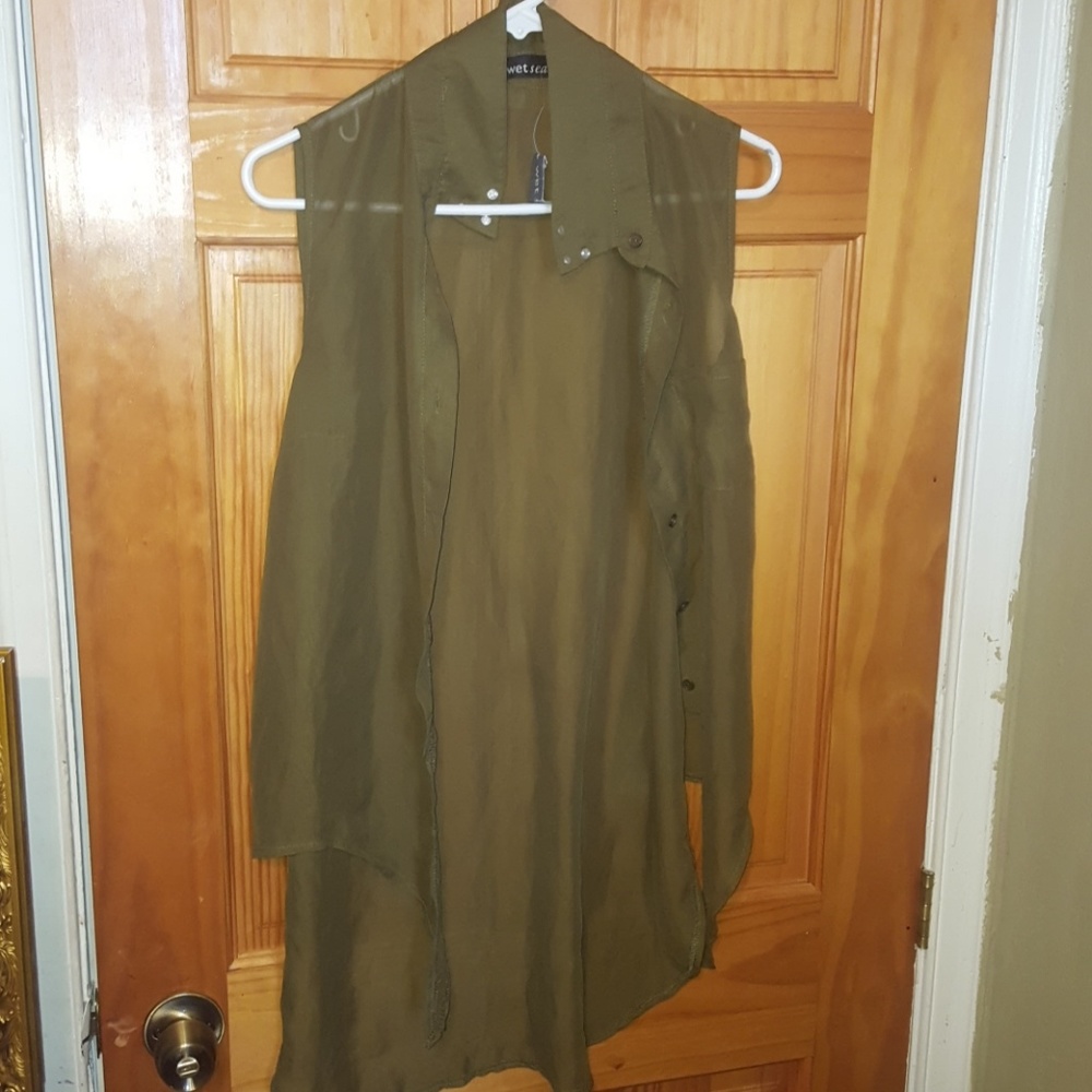 Wetseal Women's Button up blouse Size Large NWT